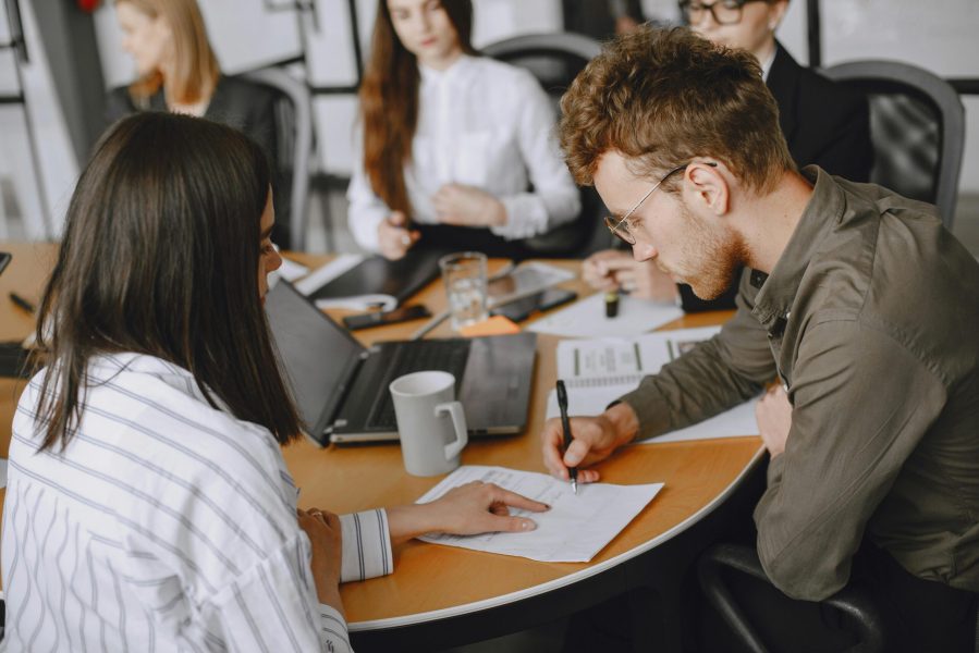 Settimana lavorativa di 4 giorni, pro e contro
